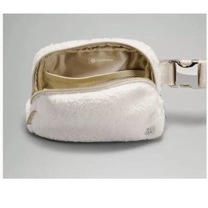 Lululemon Everywhere Belt Bag Fleece Natural Ivory Trench NAIT Sherpa NWT New